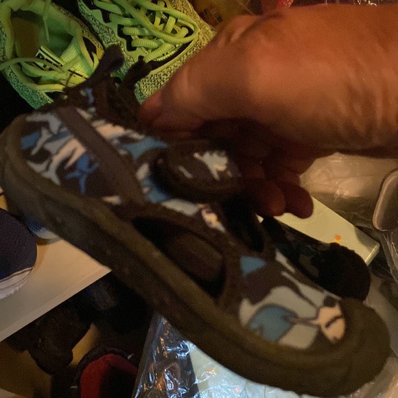 2 pairs of blue and black, brown and beige water shoes - Picture 4 of 7